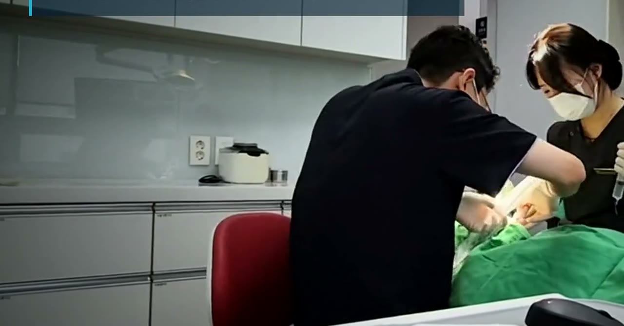 네비게이션 임플란트 수술 장면 · 본원